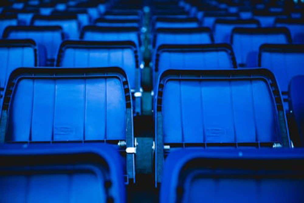 映画館で一番見やすい席はどこ？条件によってちがうの？